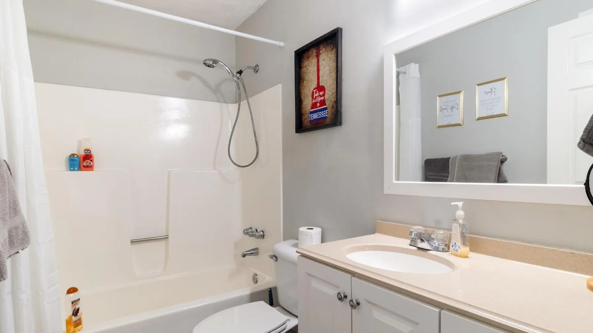 Charming 2 Bedroom Condo In Nashville With Free Parking 0*,