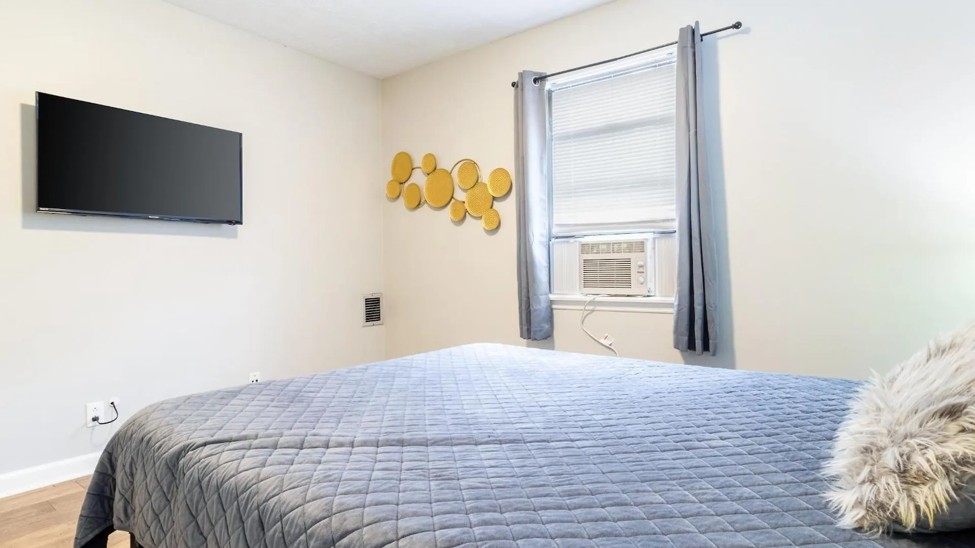 Charming 2 Bedroom Condo In Nashville With Free Parking 0*,